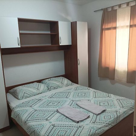 Apartments Vir Delfin Εξωτερικό φωτογραφία