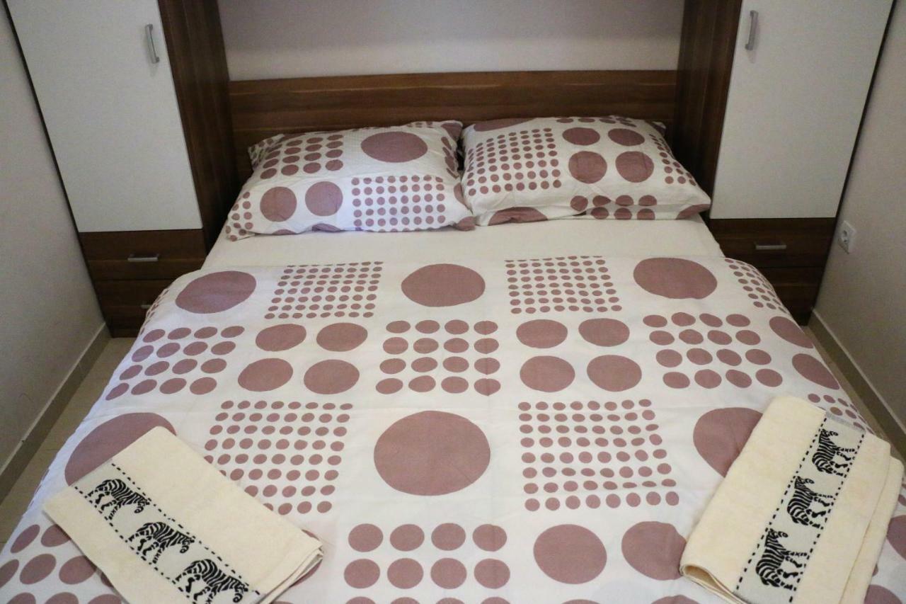 Apartments Vir Delfin Εξωτερικό φωτογραφία